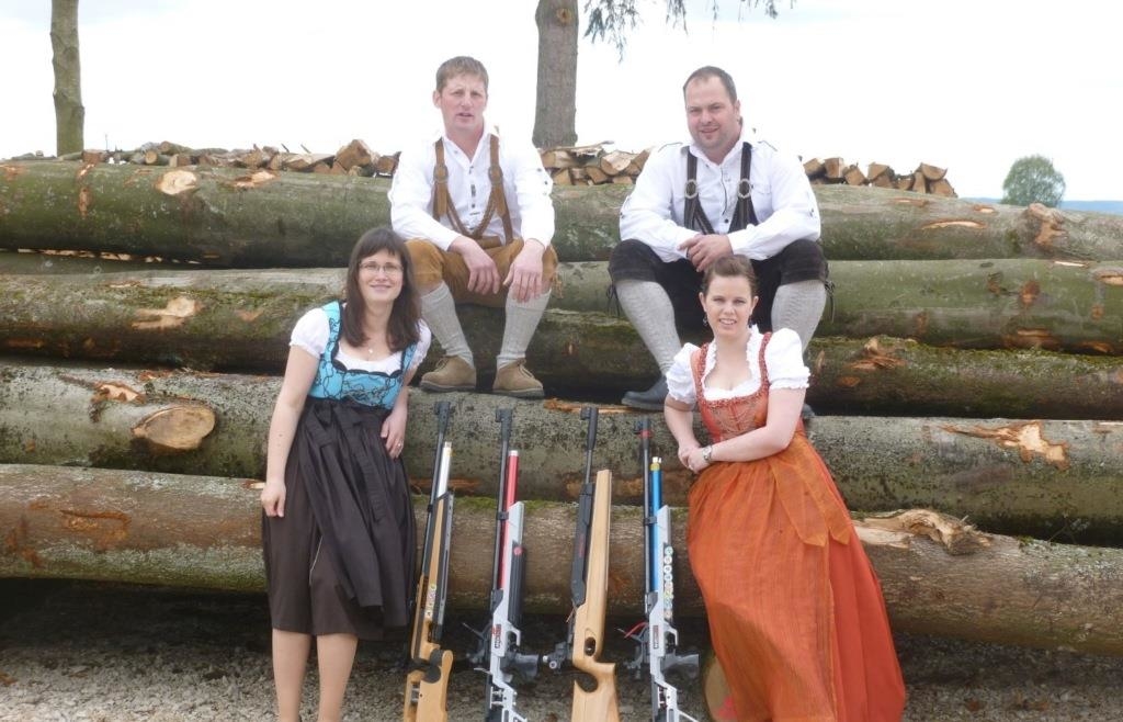 In Bestform: Enzian Lampertshofen I mit (v. l.) Sabine Elbl, Stefan Fröhlich, Rainer Kahn und Sabrina Näßl erzielte in der Gau-Oberliga starke 1522 Ringe.